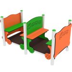 Casetta per arredo parchi giochi a forma di vagone del treno. Gioco inclusivo.