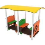 Casetta per arredo parchi giochi a forma di vagone del treno. Con tetto. Gioco inclusivo.