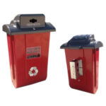 Contenitore polietilene per raccolta pile esauste. 50 LT. Con attacco a muro/palo